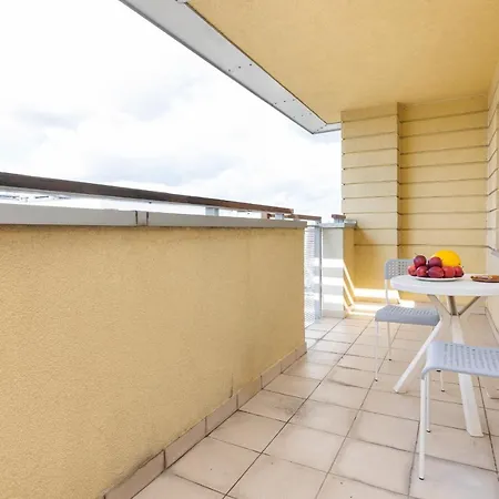 Spacious Palac Jana Iii Wilanow By Renters * Varşova