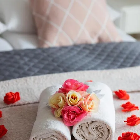 Spacious Palac Jana Iii Wilanow By Renters *