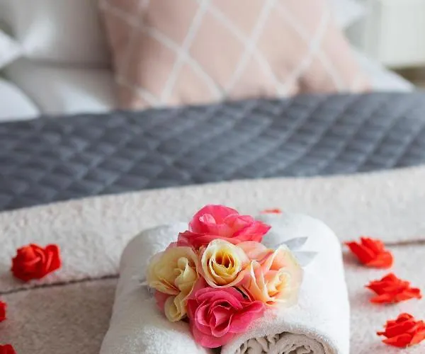 Spacious Pałac Jana Iii Wilanów By Renters *