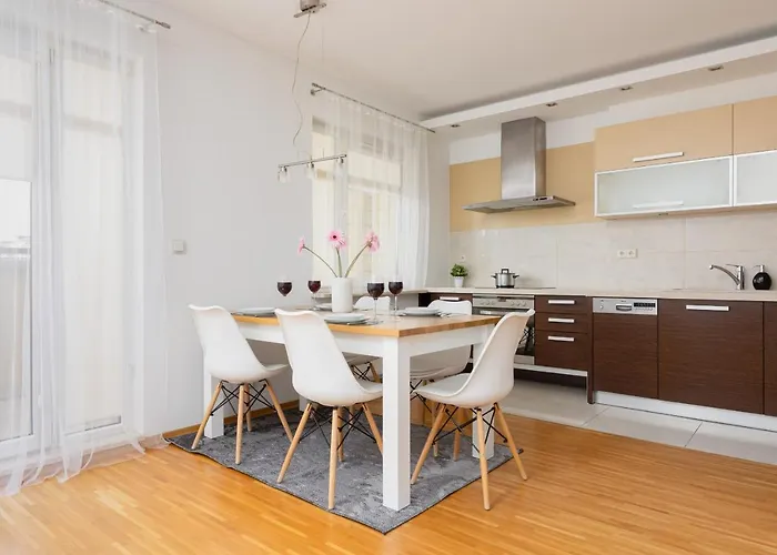 Spacious Palac Jana Iii Wilanow By Renters Varsó