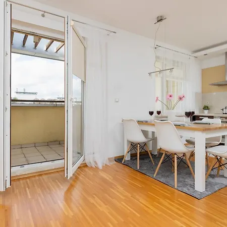 Spacious Palac Jana Iii Wilanow By Renters * Varsovie